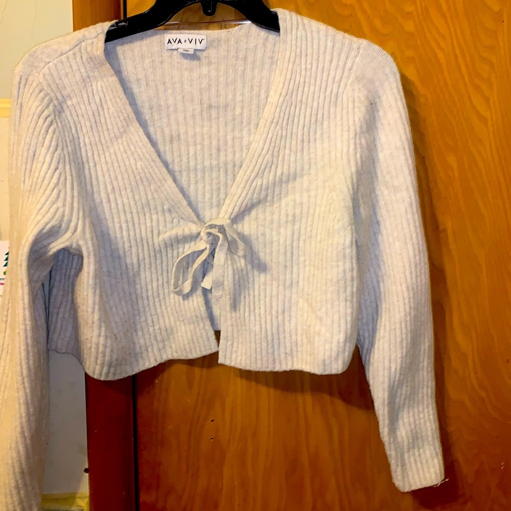 So soft beautiful Ava Viv size xxl cream color with front tie
